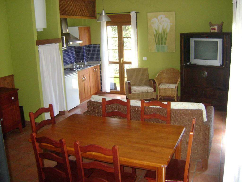 Apartamentos Dos Robles Somo Oda fotoğraf